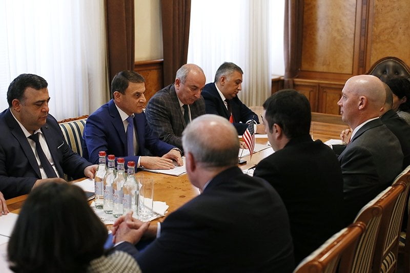 ՀՀ ոստիկանապետը հանդիպել է ԱՄՆ փոխպետքարտուղարի տեղակալ Ջորգեն Էնդրյուսին (ՏԵՍԱՆՅՈՒԹ)