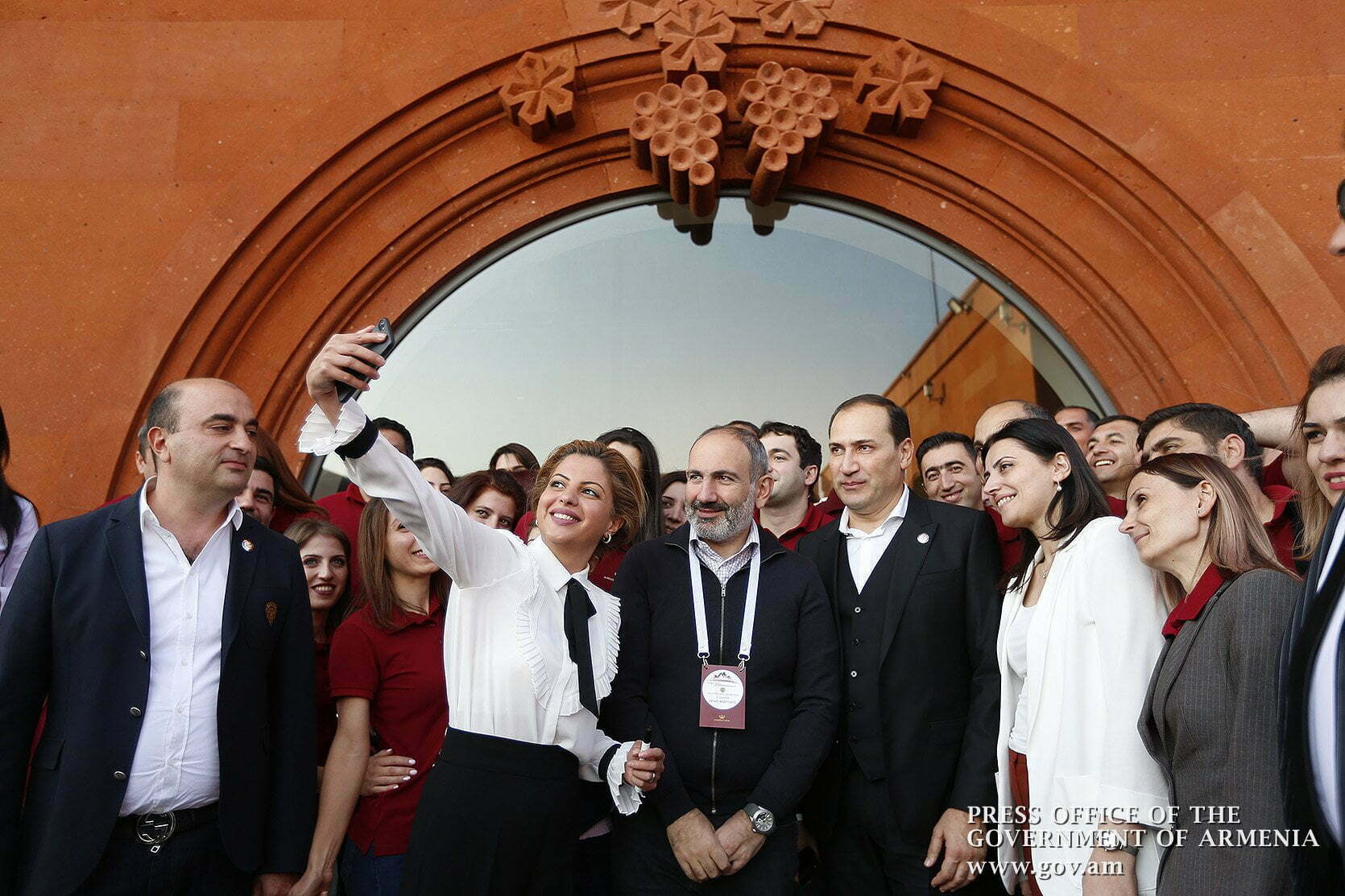 Վարչապետին հորդորում են ավելի հաճախ այցելել Armenia Wine. մի գիշերվա մեջ խնդիրները լուծվում են