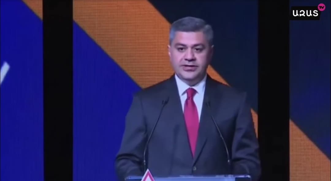 Այս տասնչորս օրվա ընթացքում մեր երկրում լինելու է սին խոստումների, մեծամտության գարշելի շքահանդես․ Վանեցյան