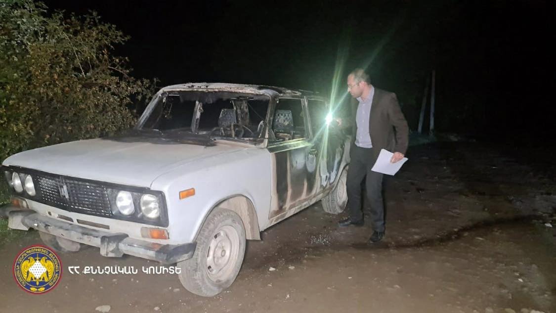 Մի խումբ անձինք քաշքշել, հայհոյել ու հարվածել են ոստիկաններին, հրկիզել են մեքենան․ կա 4 ձերբակալված (ՏԵՍԱՆՅՈւԹ)