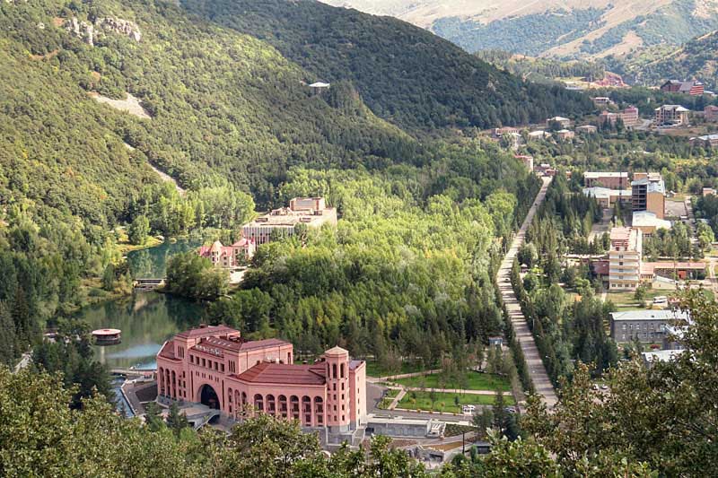 Ջերմուկի ուղղությամբ հրետանին աշխատում է, քաղաքում ելումուտի ճանապարհը վտանգված է․ փոխքաղաքապետ
