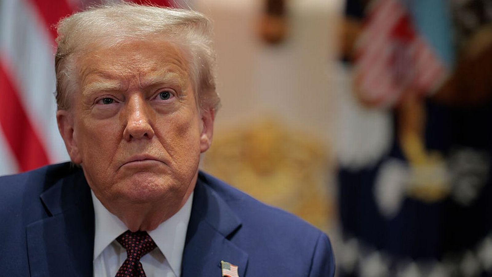 President Donald Trump’s proposal for $2,000 tariff-funded stimulus checks faces legislative, legal, and logistical chal