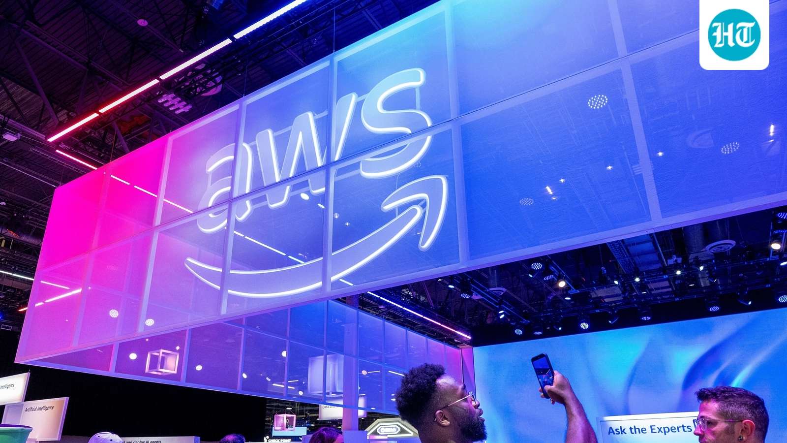 A major AWS outage has left thousands unable to access popular games like Fortnite and Rocket League
