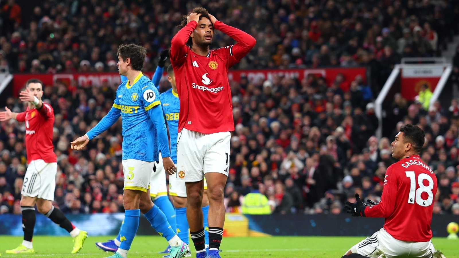 Joshua Zirkzee Manchester United goal celebration