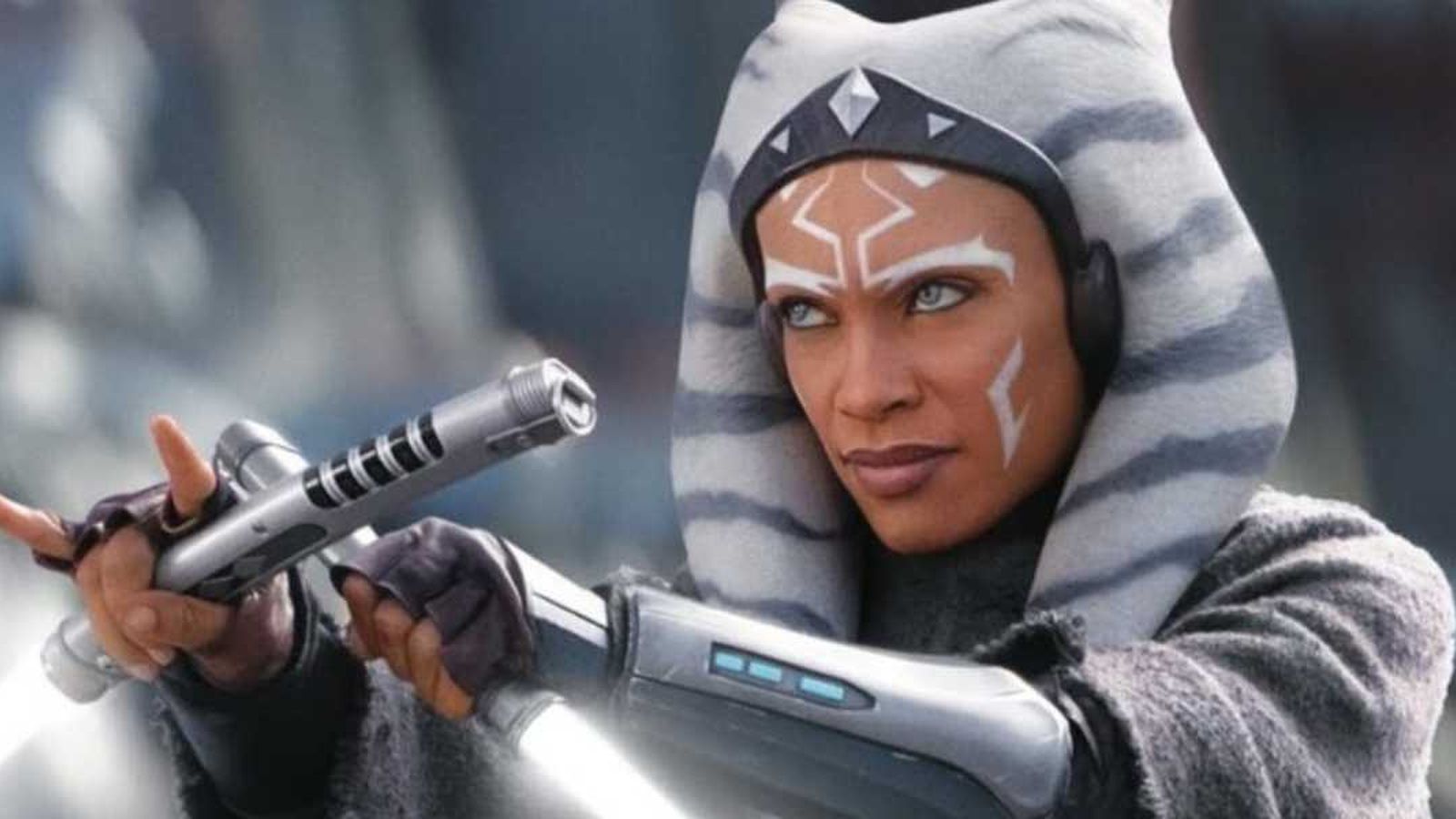 Ahsoka Tano with white lightsabers