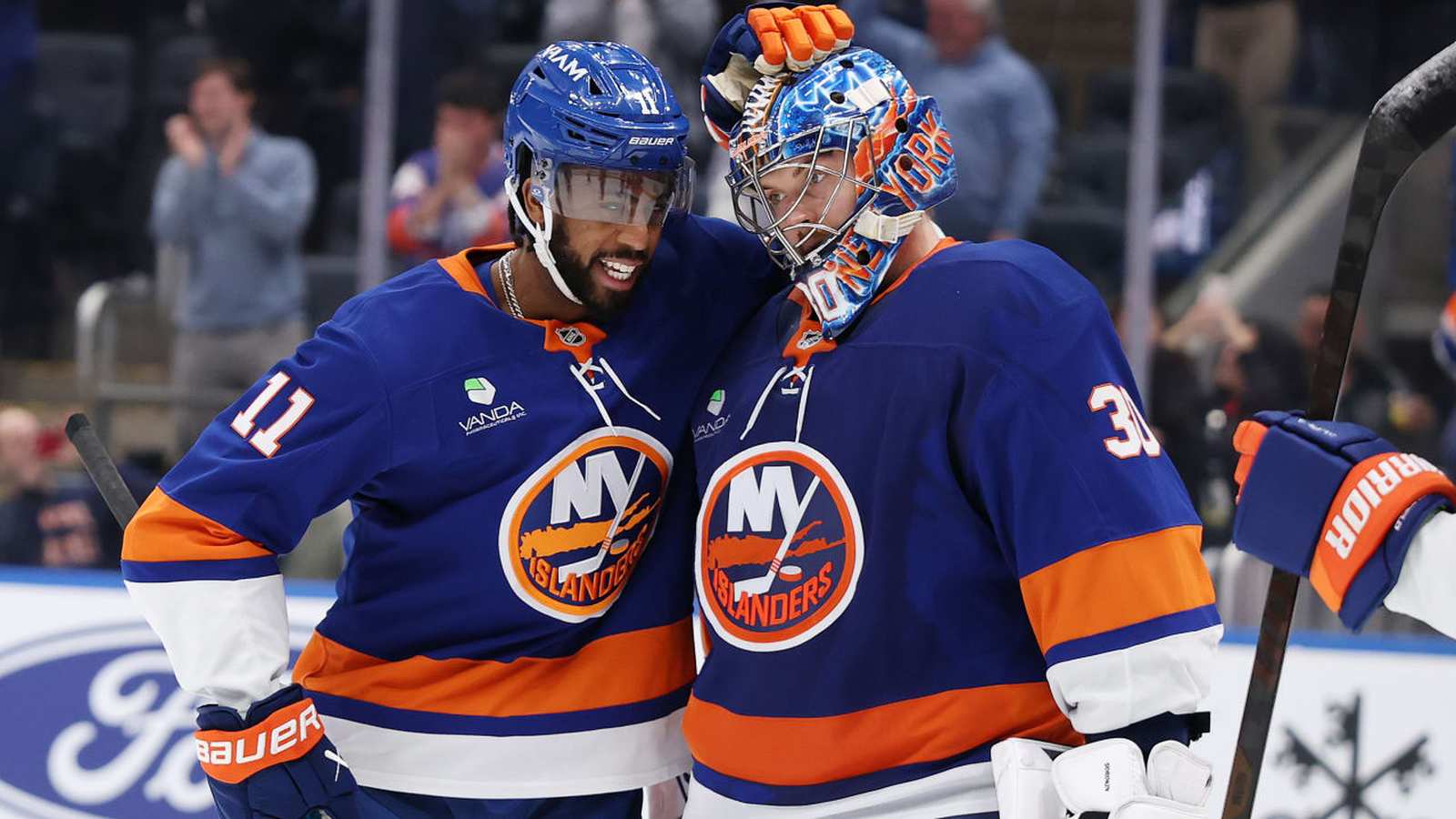 Hockey game action between Islanders and Devils