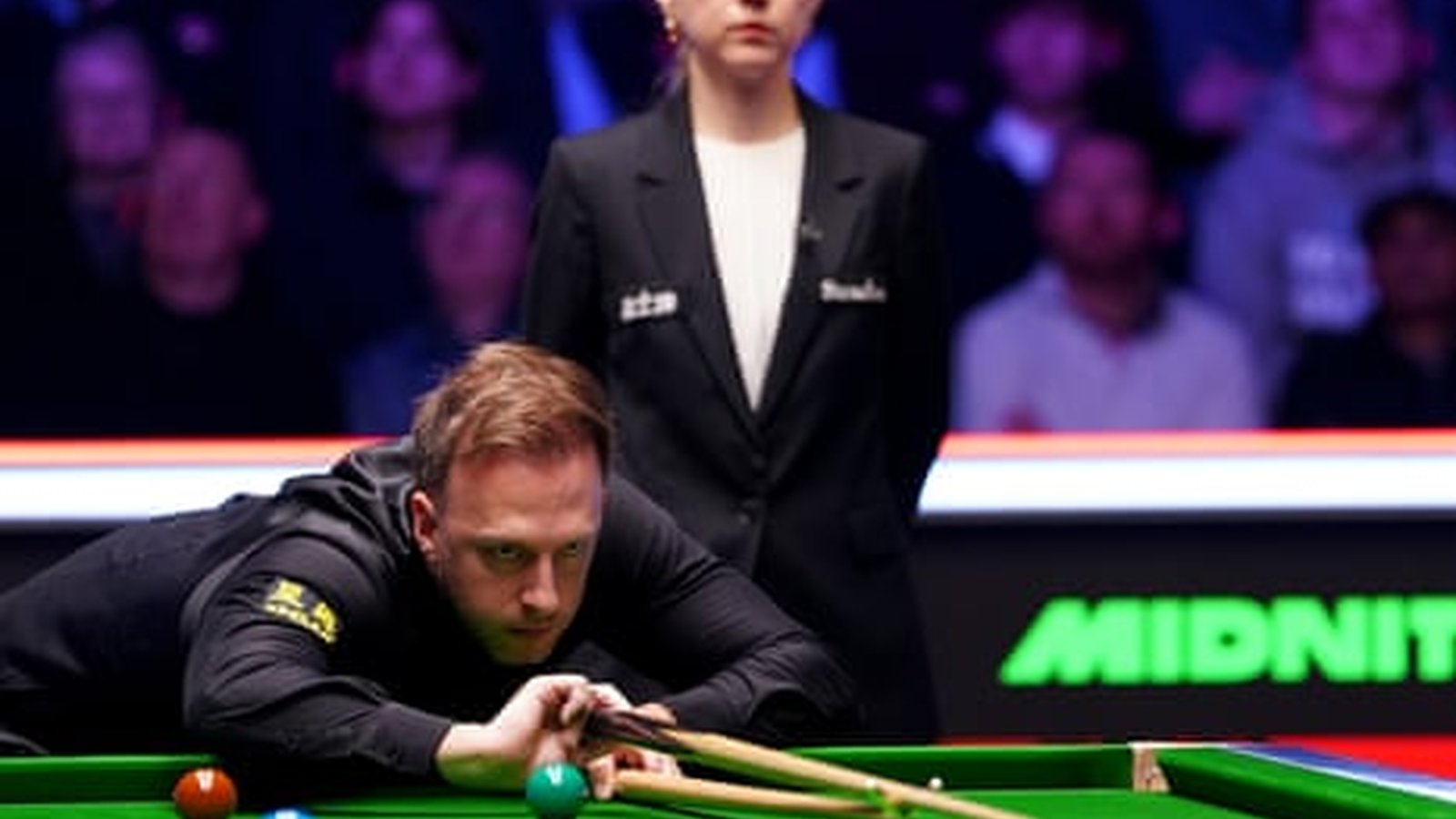 Judd Trump playing snooker