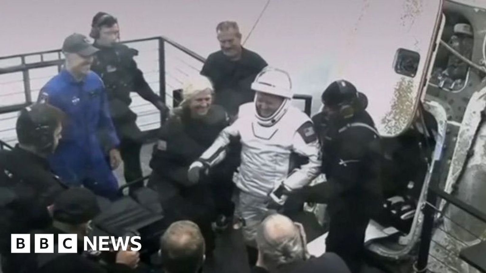 SpaceX Dragon capsule splashing down