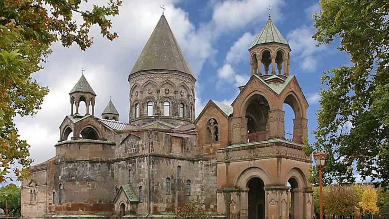 Մայր Աթոռի հայտարարությունը վարչապետի և եպիսկոպոսների մասին