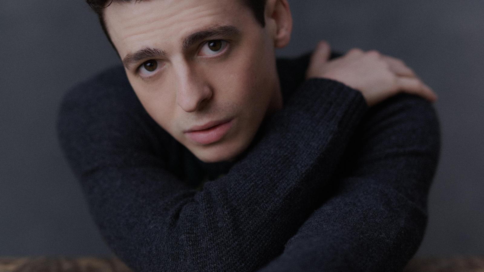 Actor Anthony Boyle holding IFTA award