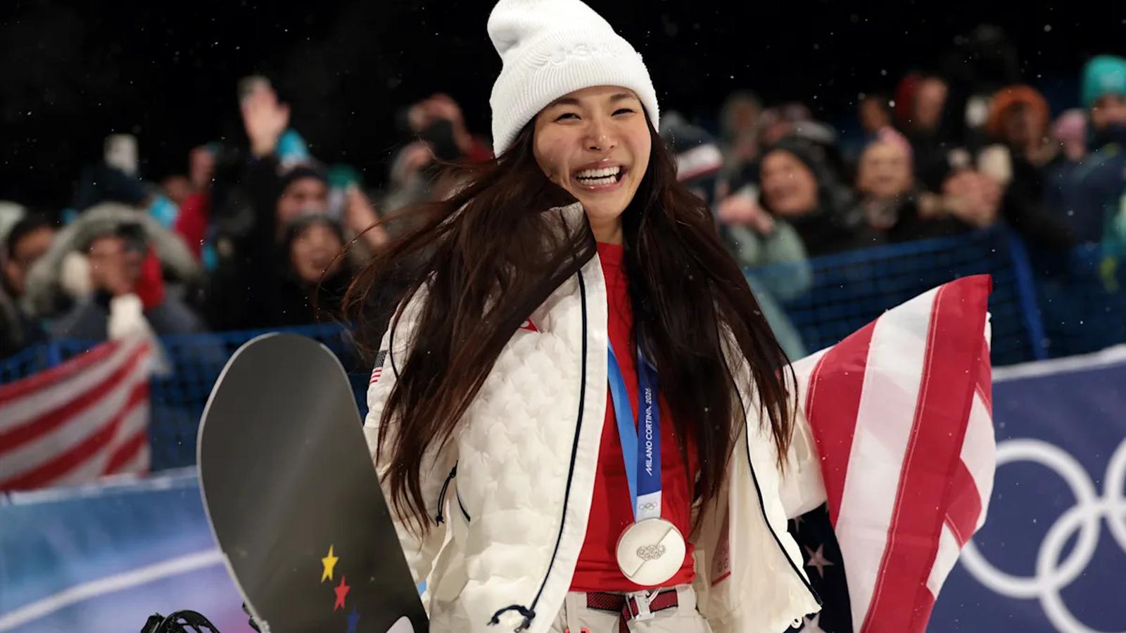 Snowboarder Chloe Kim in halfpipe