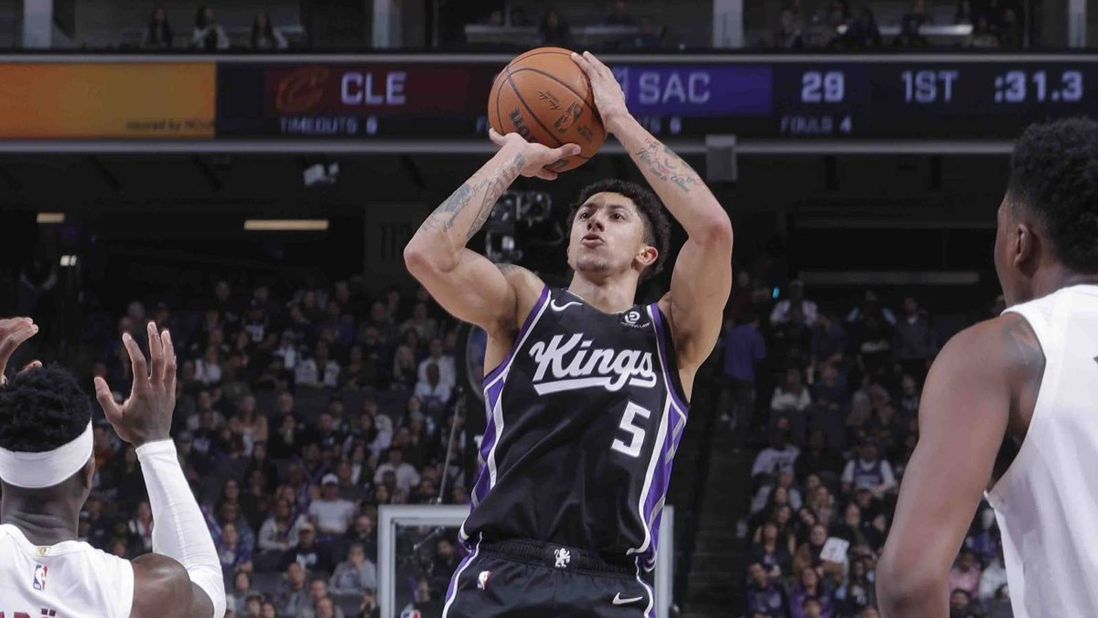 Devin Carter in Sacramento Kings uniform