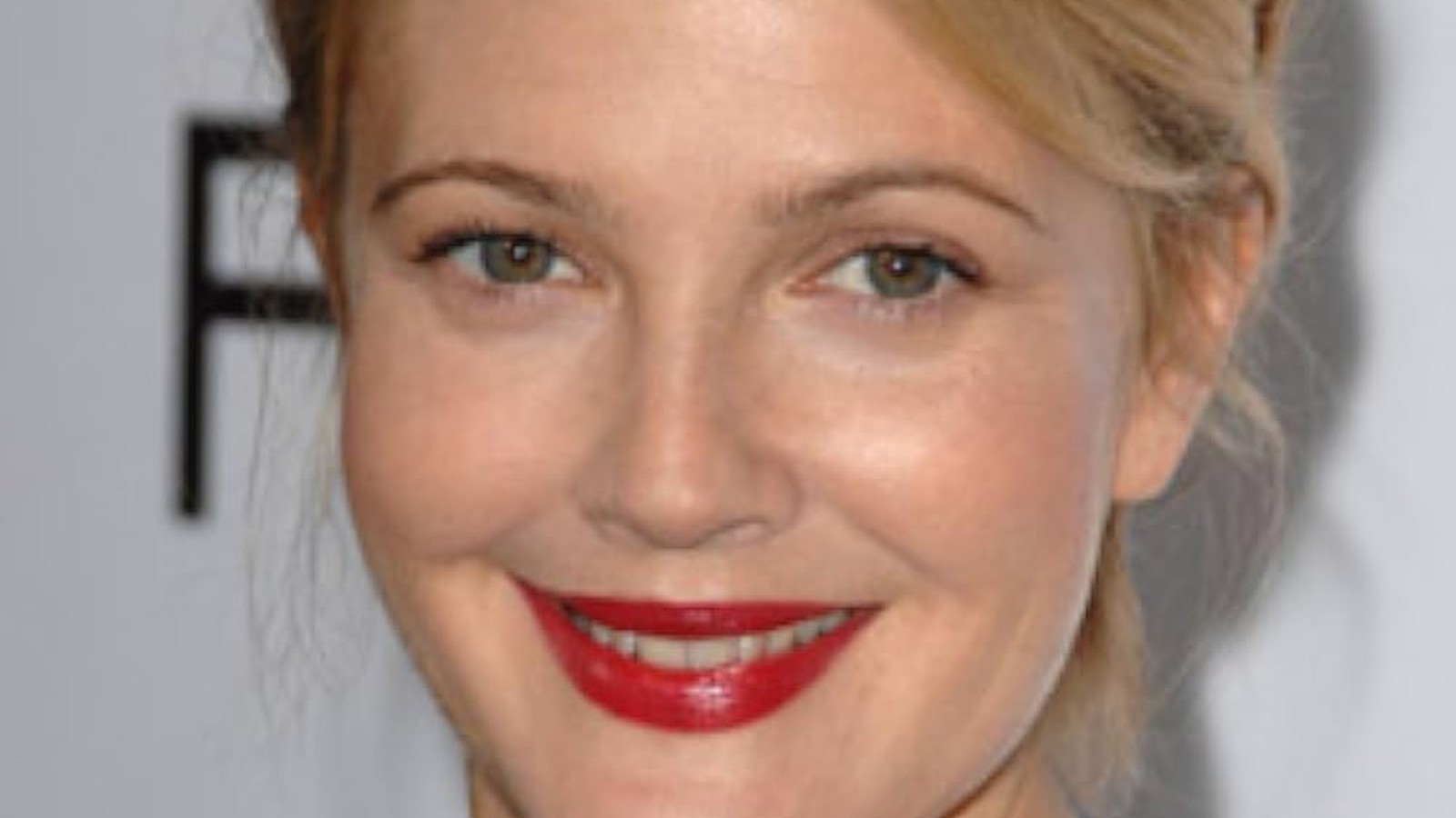 Drew Barrymore smiling at event