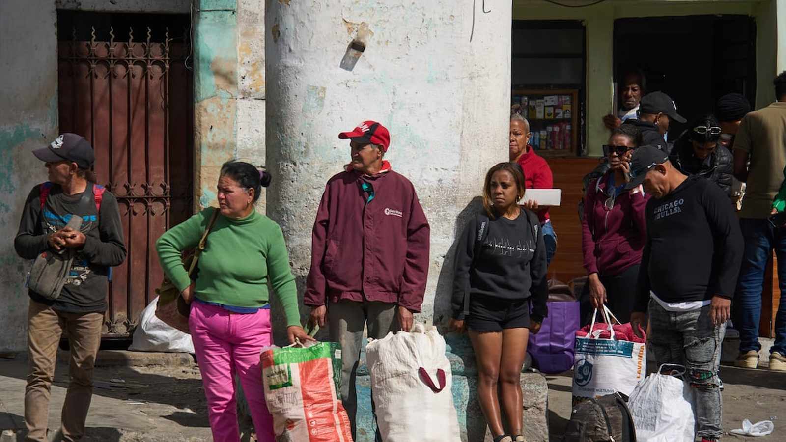 Vehicles waiting in line for fuel in Havana