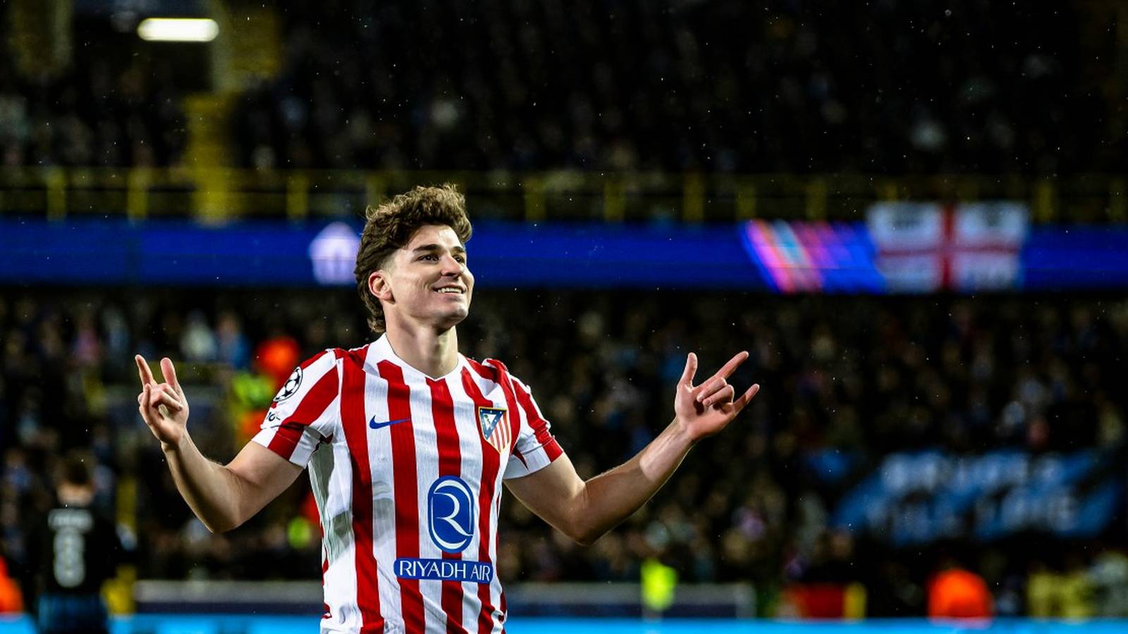 Julián Álvarez playing football