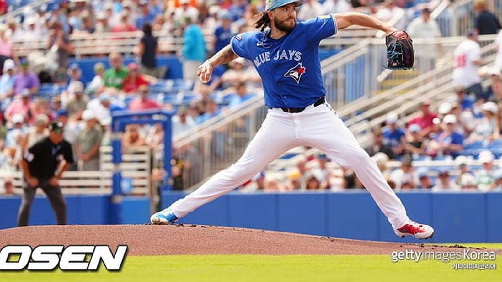 Cody Ponce pitching in uniform
