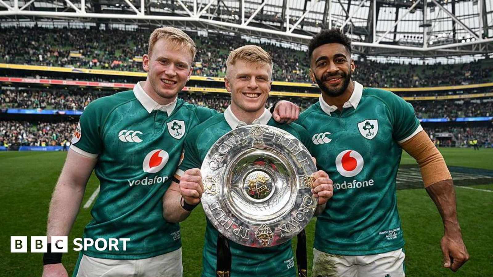 Irish rugby team celebrating victory