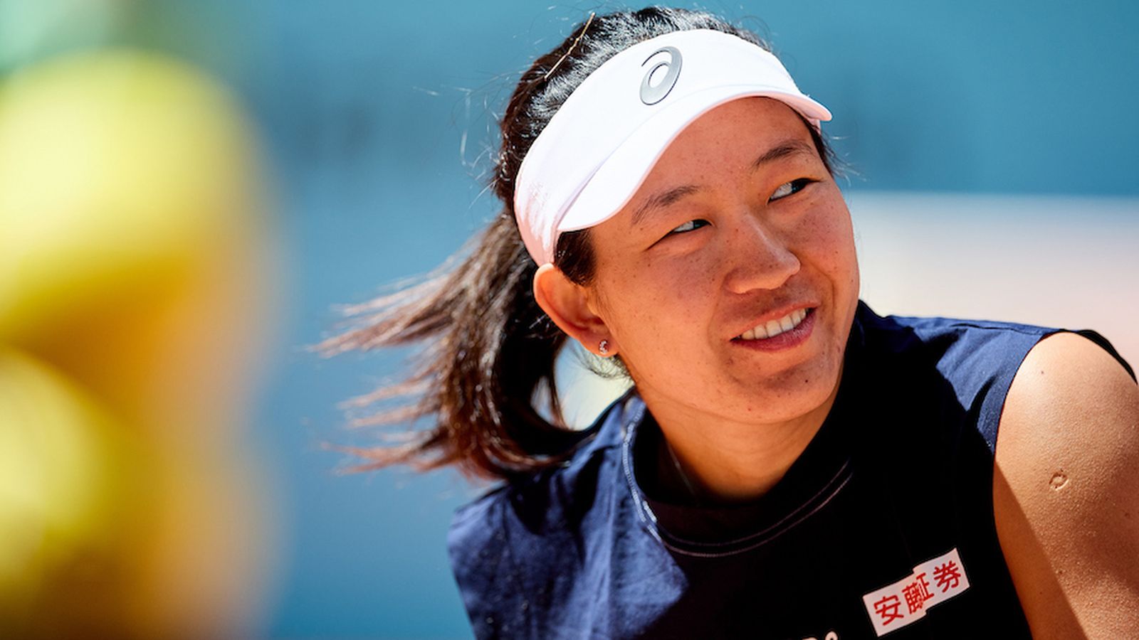 Moyuka Uchijima playing tennis on clay court