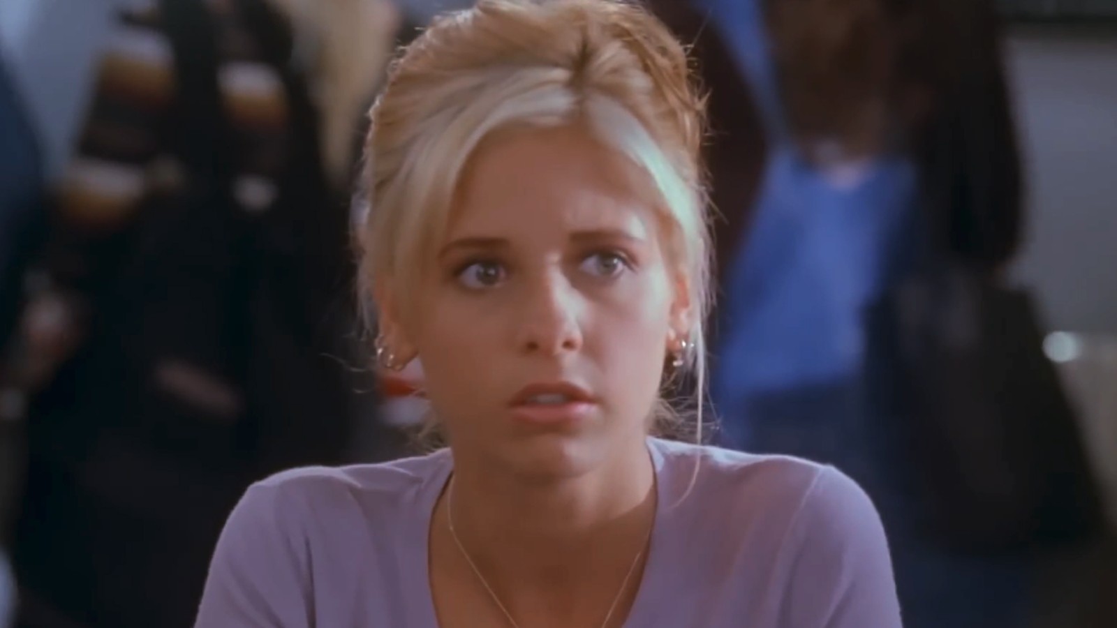 Sarah Michelle Gellar speaking at an event