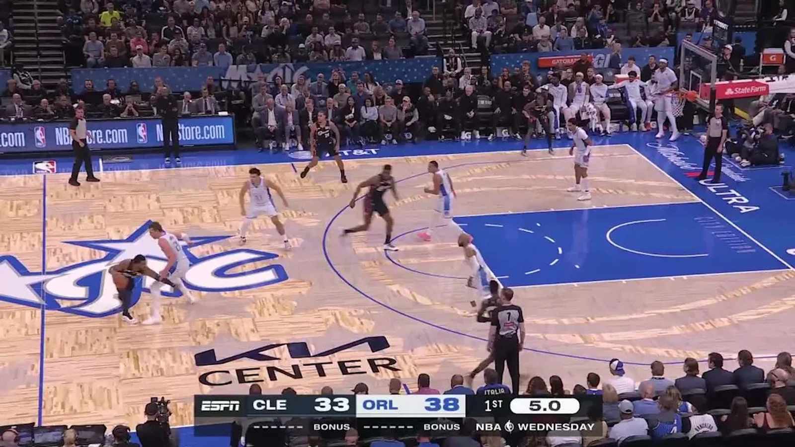 Thomas Bryant performing a dunk