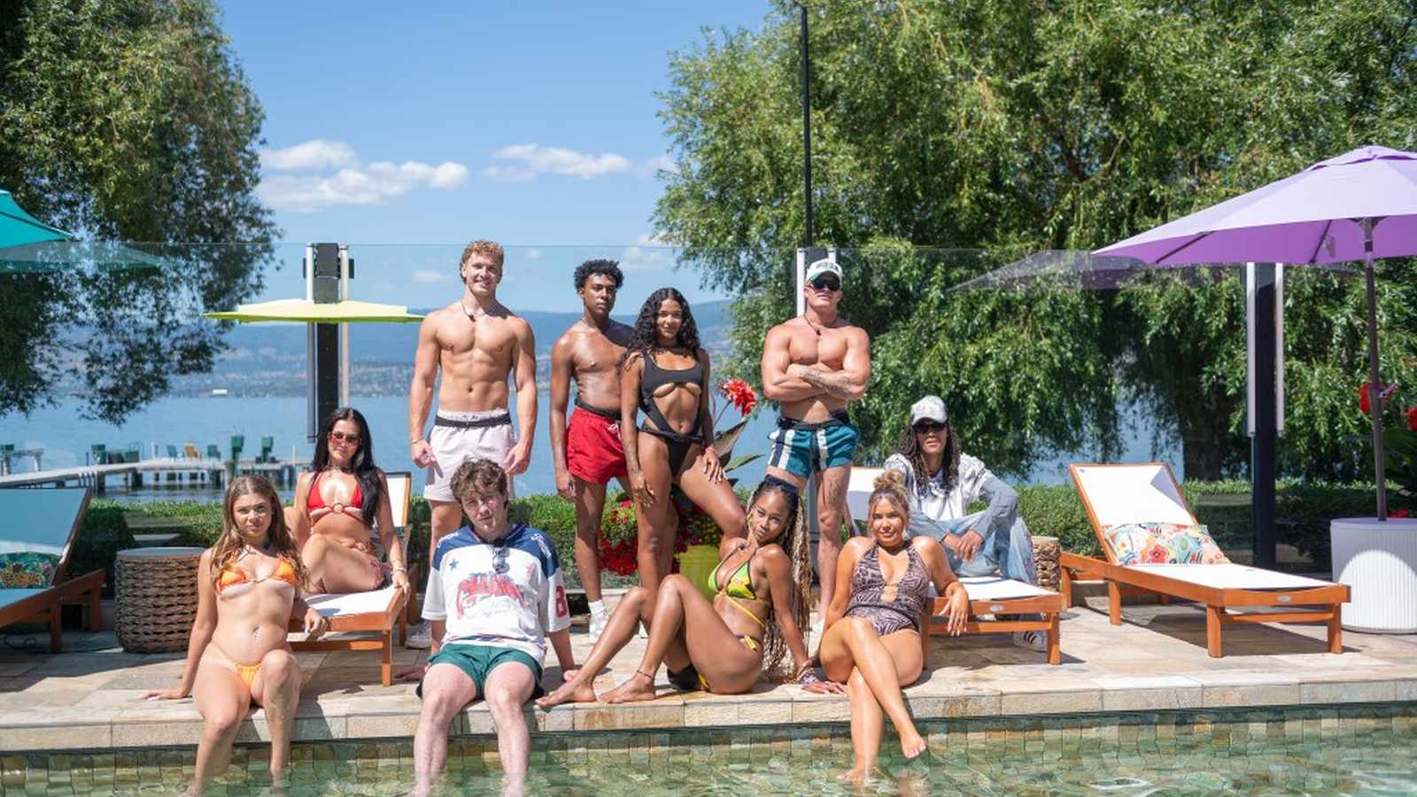 Canada Shore cast members posing