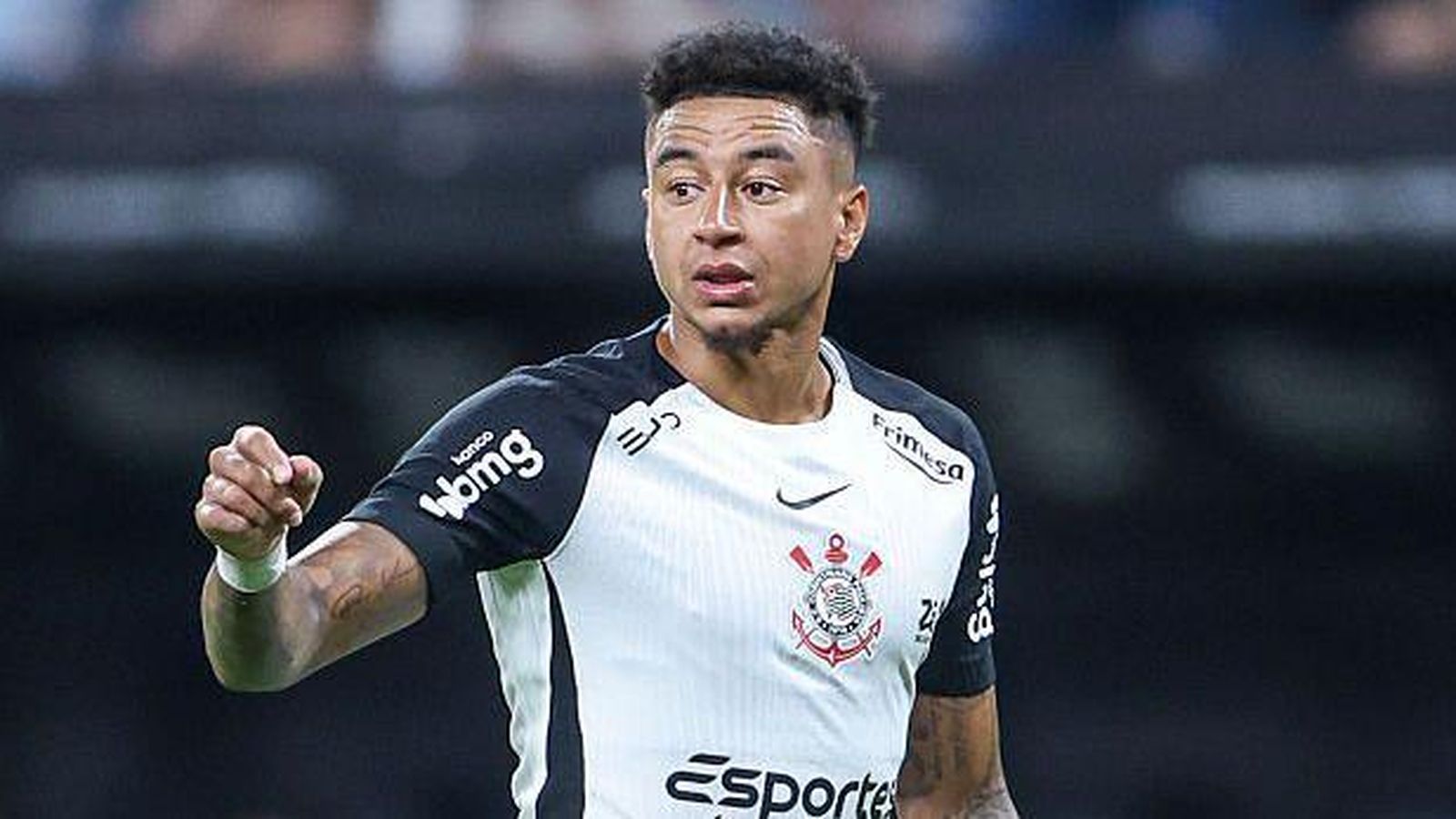 Jesse Lingard wearing a white and black Corinthians football jersey on the pitch