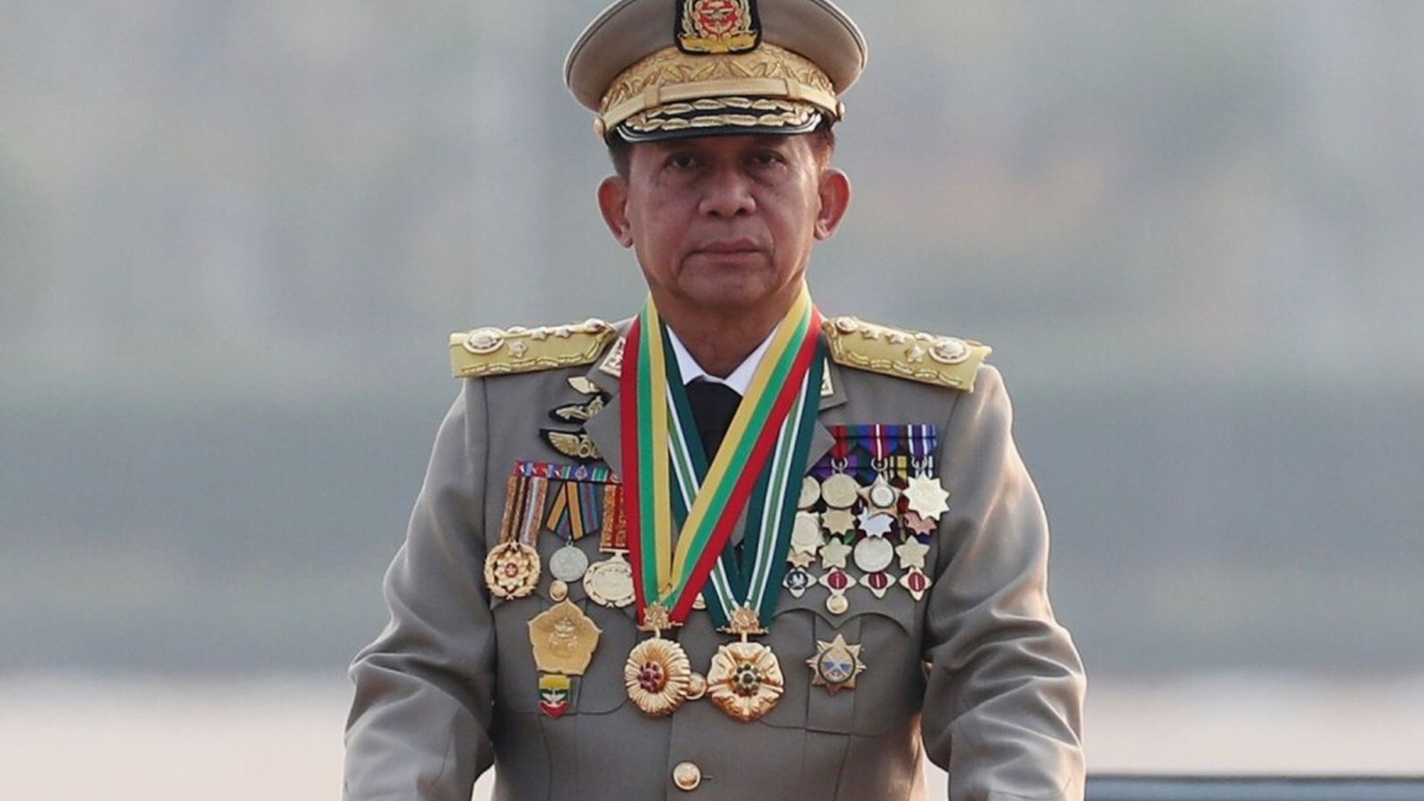 Min Aung Hlaing in formal attire