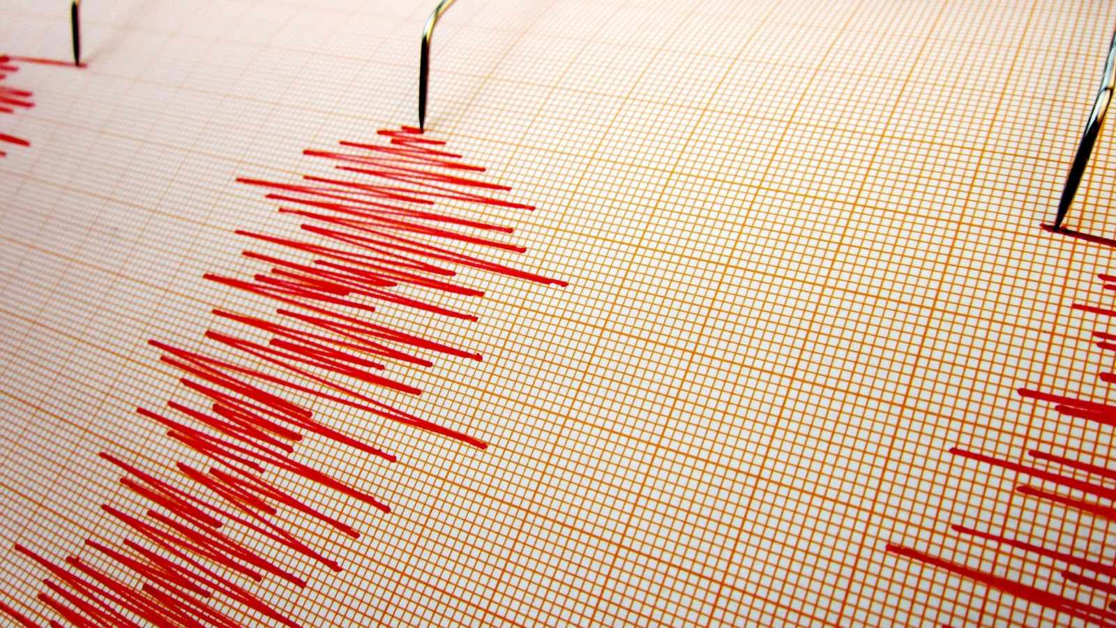 Seismograph equipment recording data