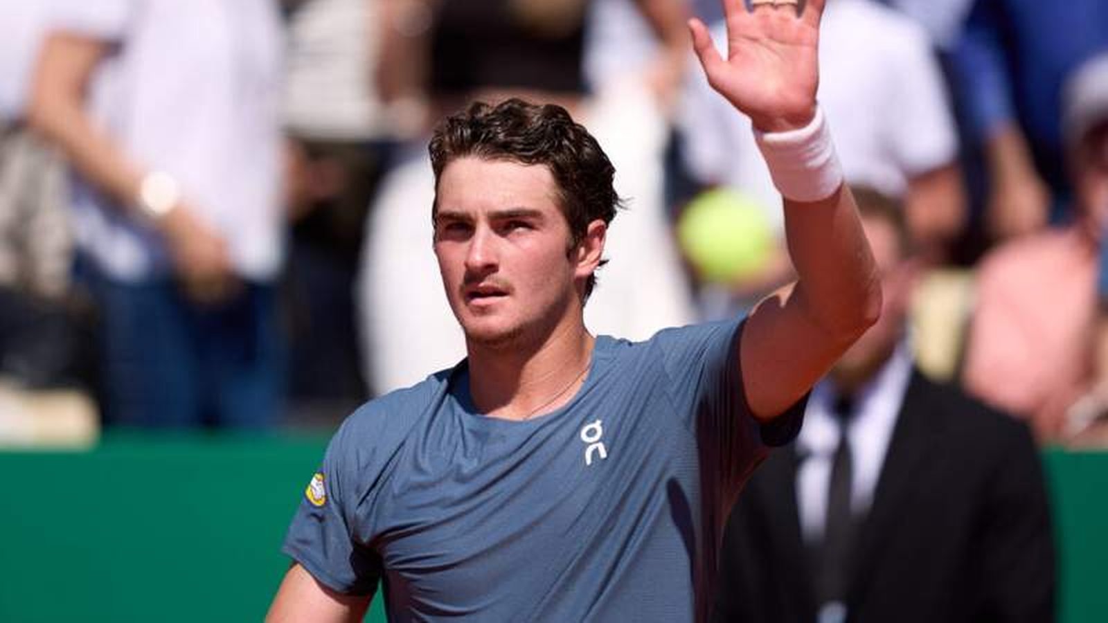 Tennis player Hamad Medjedovic waving to the crowd during a professional match