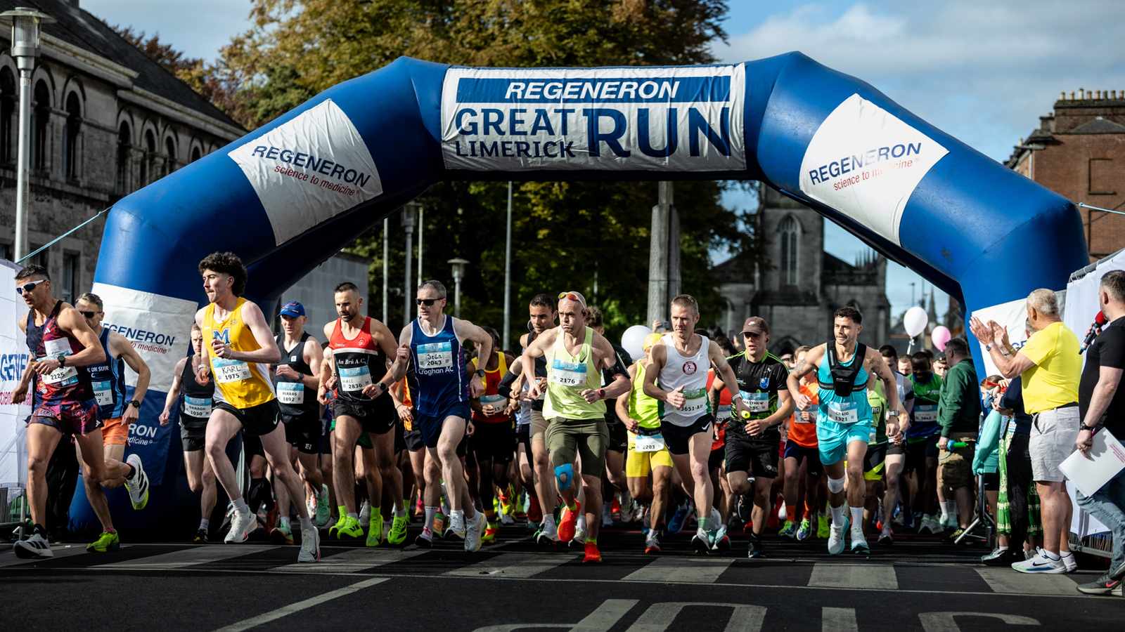 Crowd of runners in Limerick