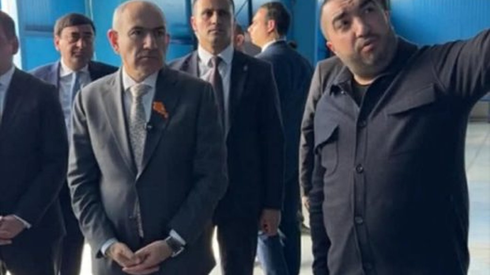 Prime Minister Nikol Pashinyan touring a facility with a businessman facing money laundering allegat
