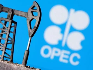 Oil Prices Fall as OPEC+ Accelerates Production Hikes