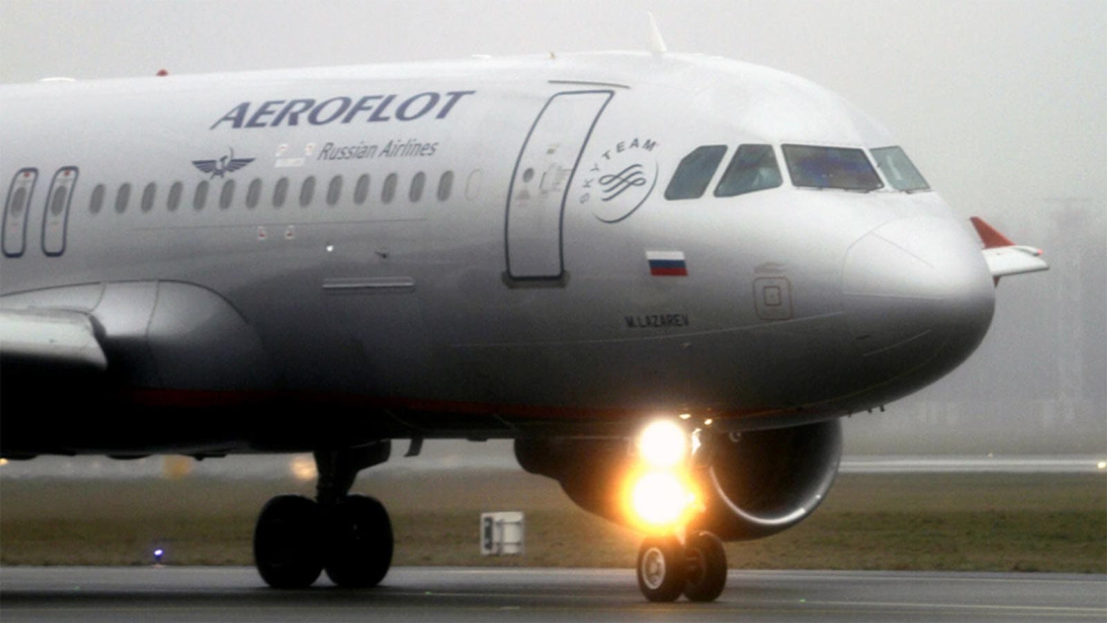 Dubai-Moscow Flight: Intoxicated Passenger Forces Aeroflot Emergency Landing in Baku