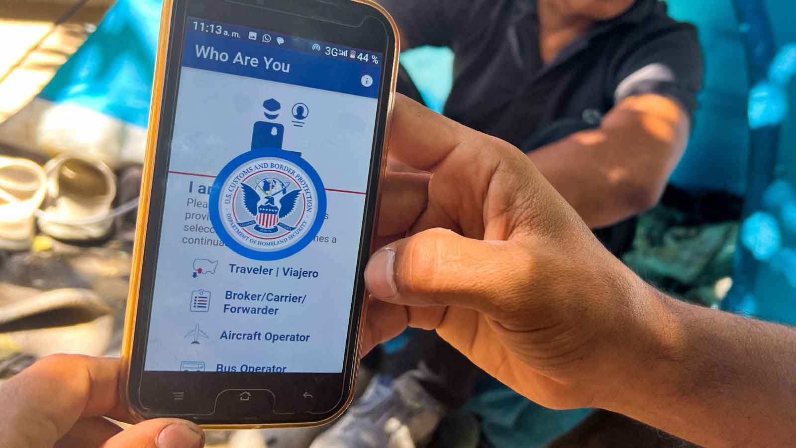 Mexico Introduces Emergency Alert App for Migrants Facing Deportation in the U.S.