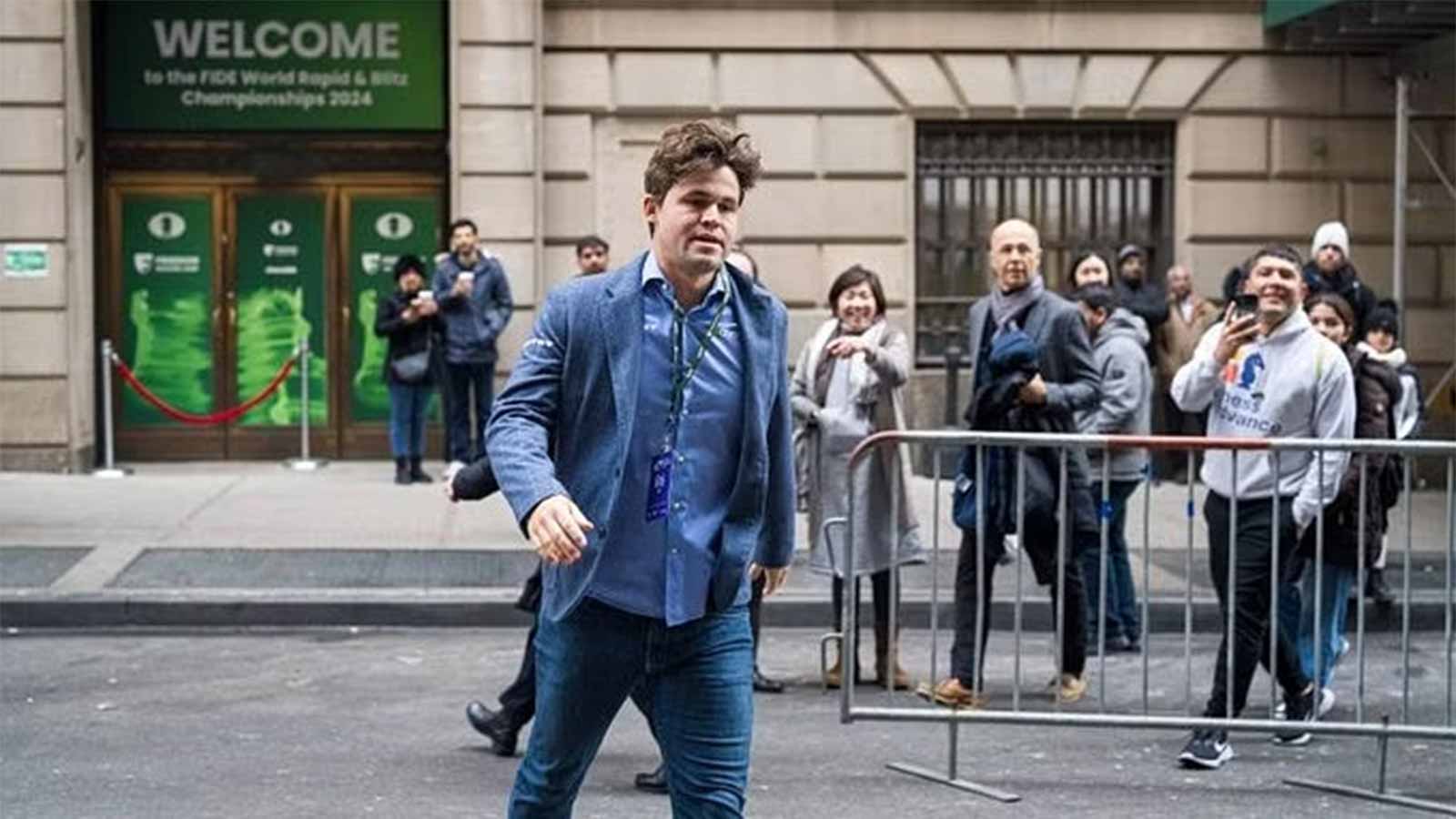 Magnus Carlsen Disqualified for Wearing Jeans at Chess Tournament