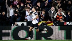 Valencia’s Narrow Victory Against Real Sociedad: Corberán’s Tactical Debut Success