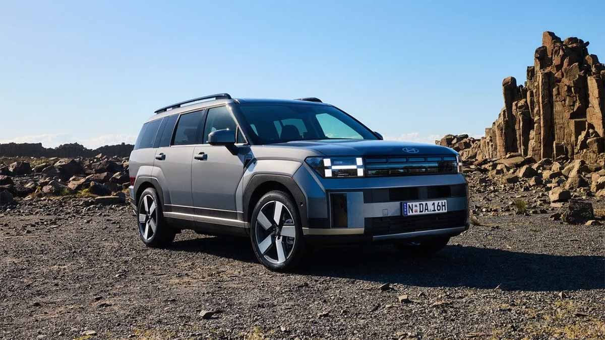 Hyundai Santa Fe Crowned Cars.com’s Best Car of 2025