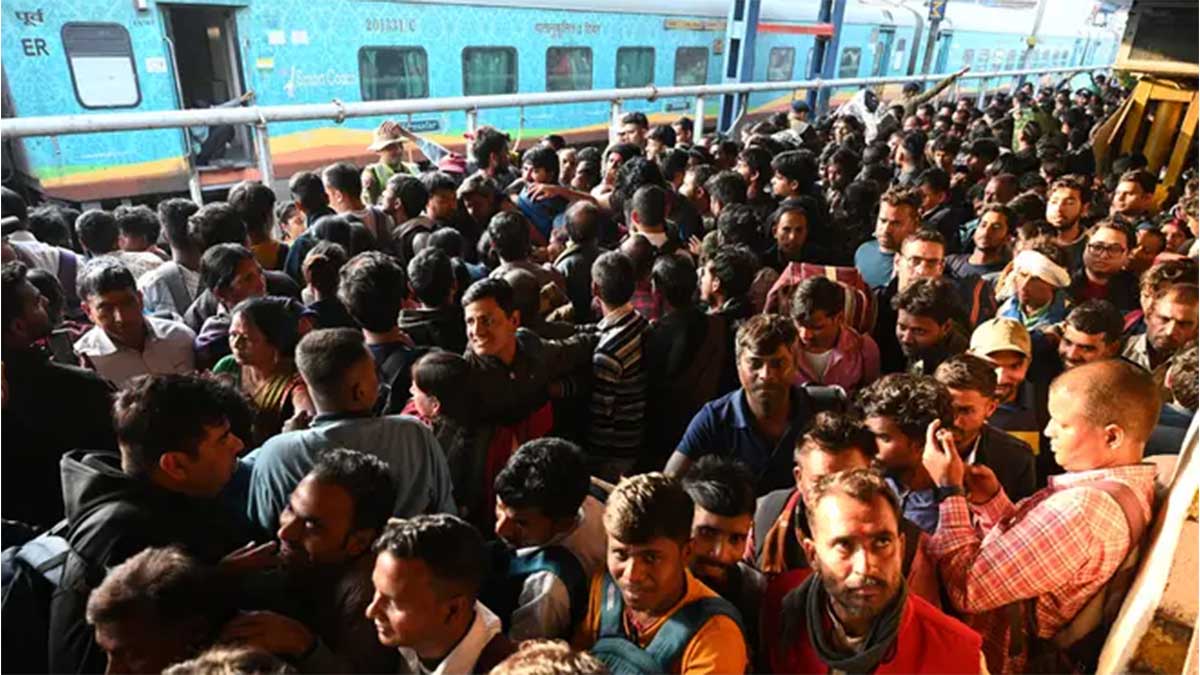 At Least 15 Dead in New Delhi Train Station Stampede