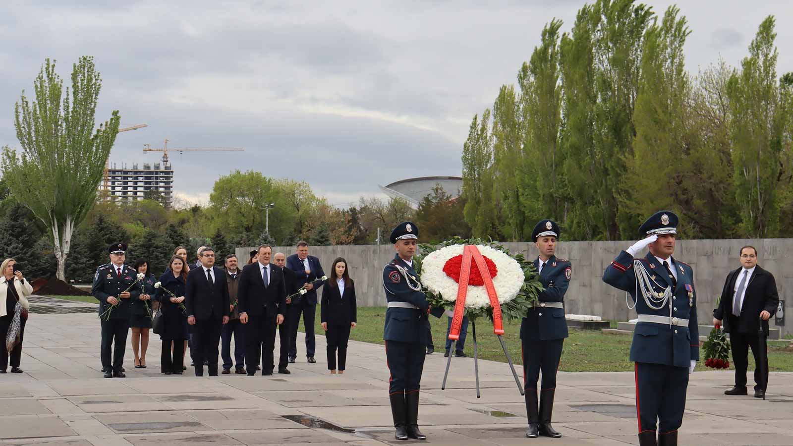 Lithuanian Interior Minister Pays Respects at Armenian Genocide Memorial