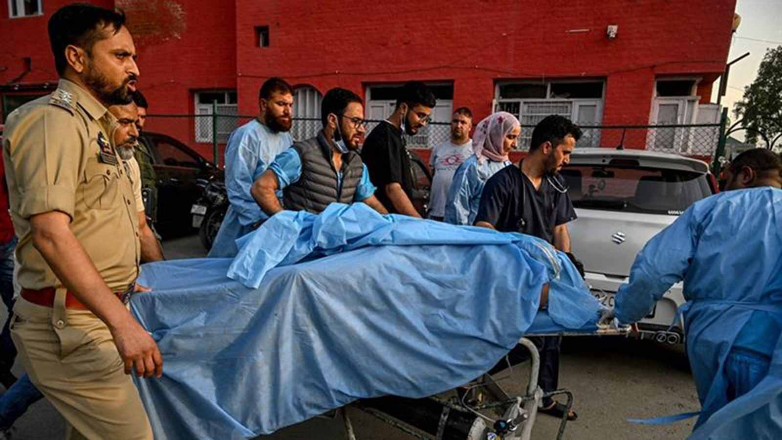 Paramedics and police personnel