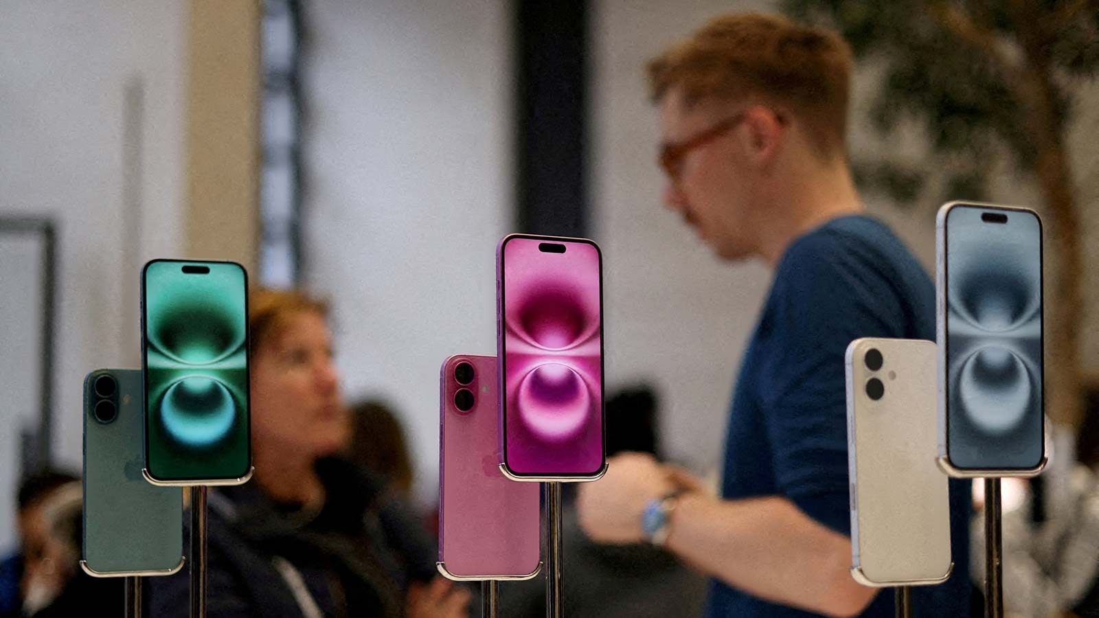 Trump Exempts Smartphones and Computers from New Tariffs