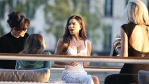 Lauren Sánchez Hosts Glamorous Paris Bachelorette Lunch