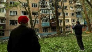 Kyiv Hit by Russian Missiles Amid Prisoner Exchange Progress