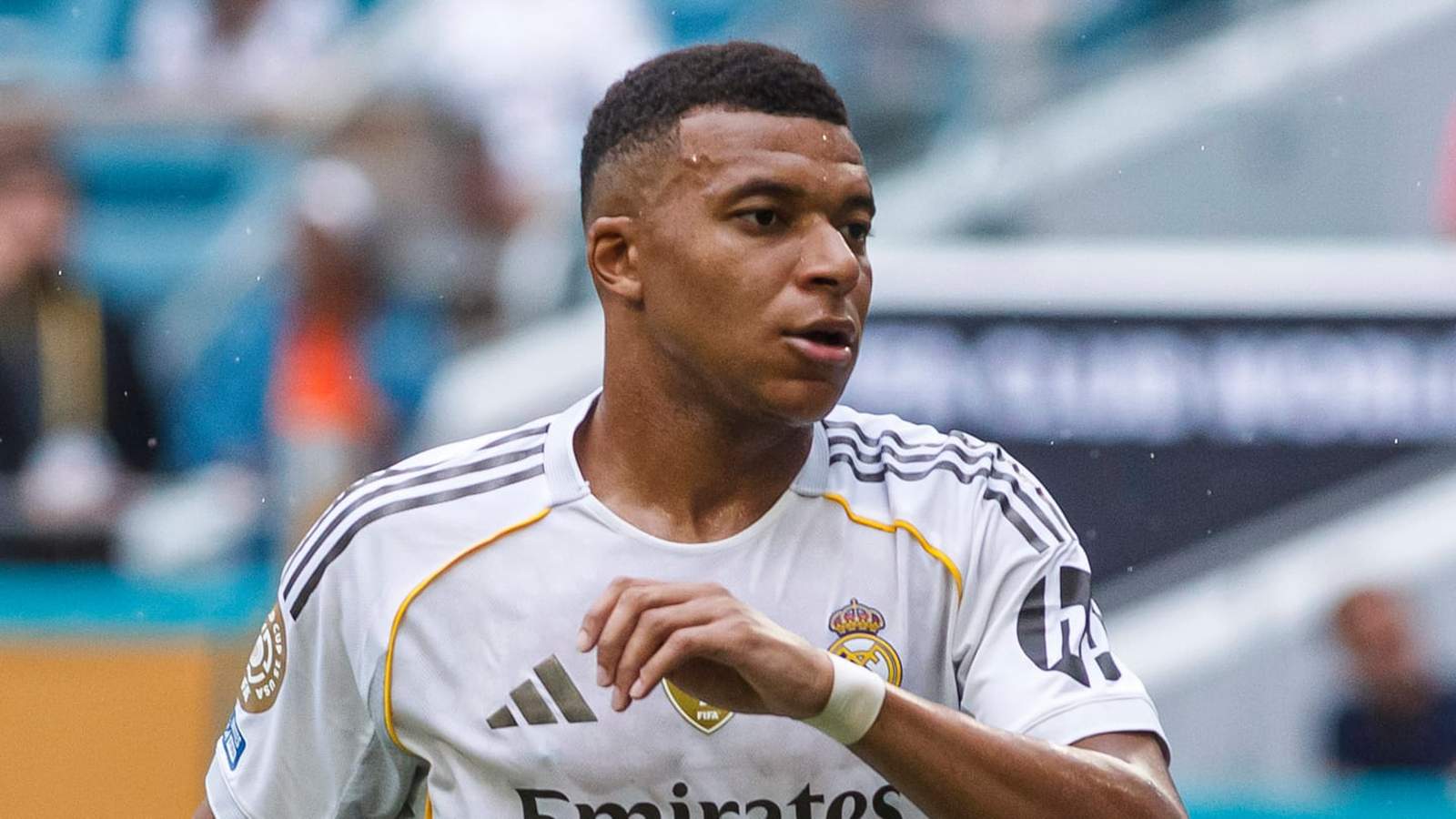 Real Madrid prepares to face Borussia Dortmund in the Club World Cup quarter-final with key lineup decisions for Xabi Alonso, while transfer rumors swirl around Rodrygo and Gonzalo García.