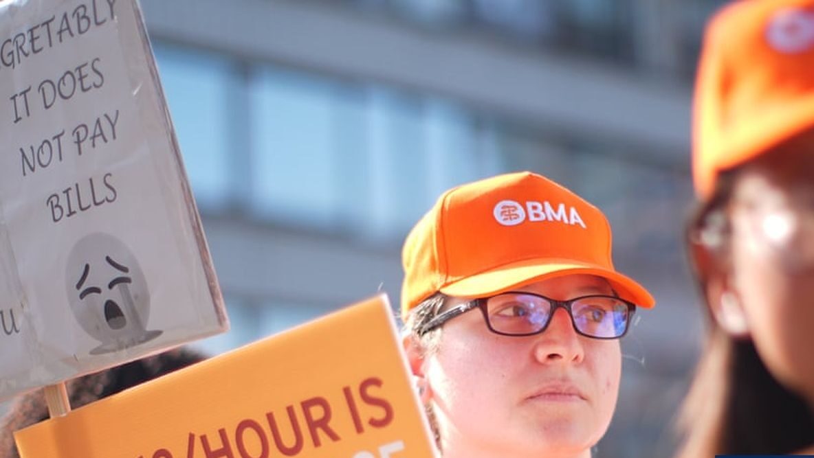 Doctors in England Begin Five-Day Strike Over Pay Dispute