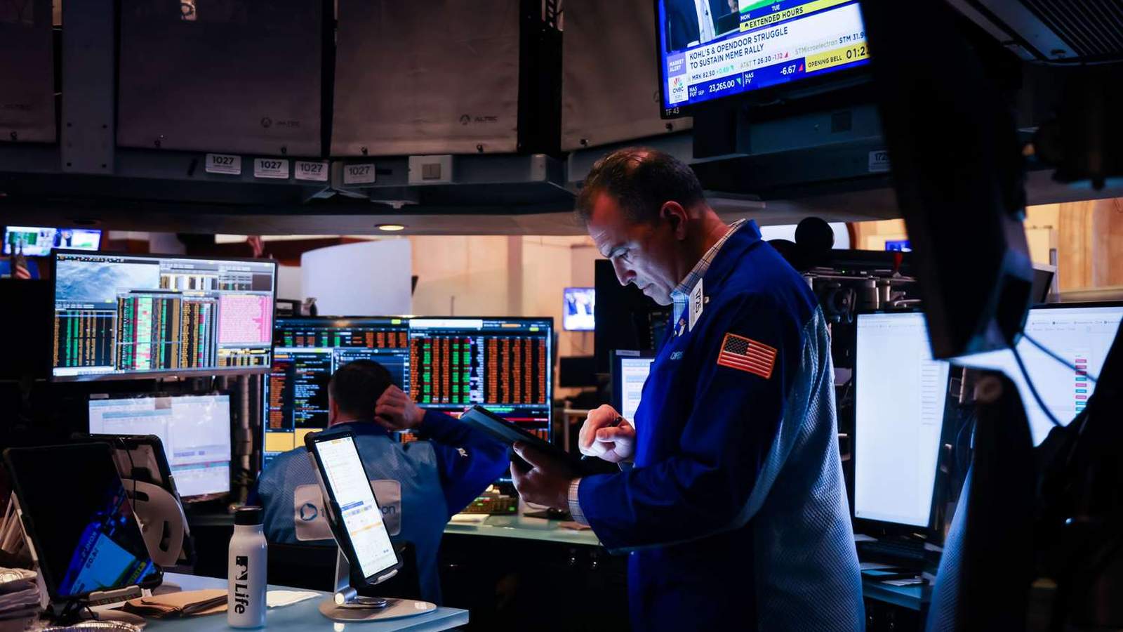 Dow Futures Climb Amid U.S.-EU Trade Deal and Anticipation of Big Tech Earnings