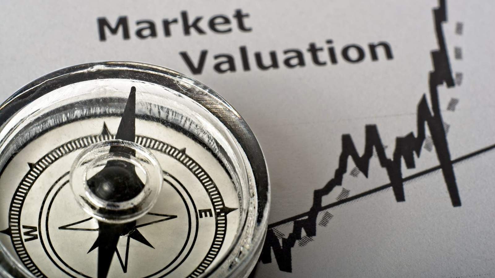 The SPY ETF is under pressure as tech valuations drop, economic uncertainty rises, and homebuilder stocks show mixed performance. Here's how the market is shifting.
