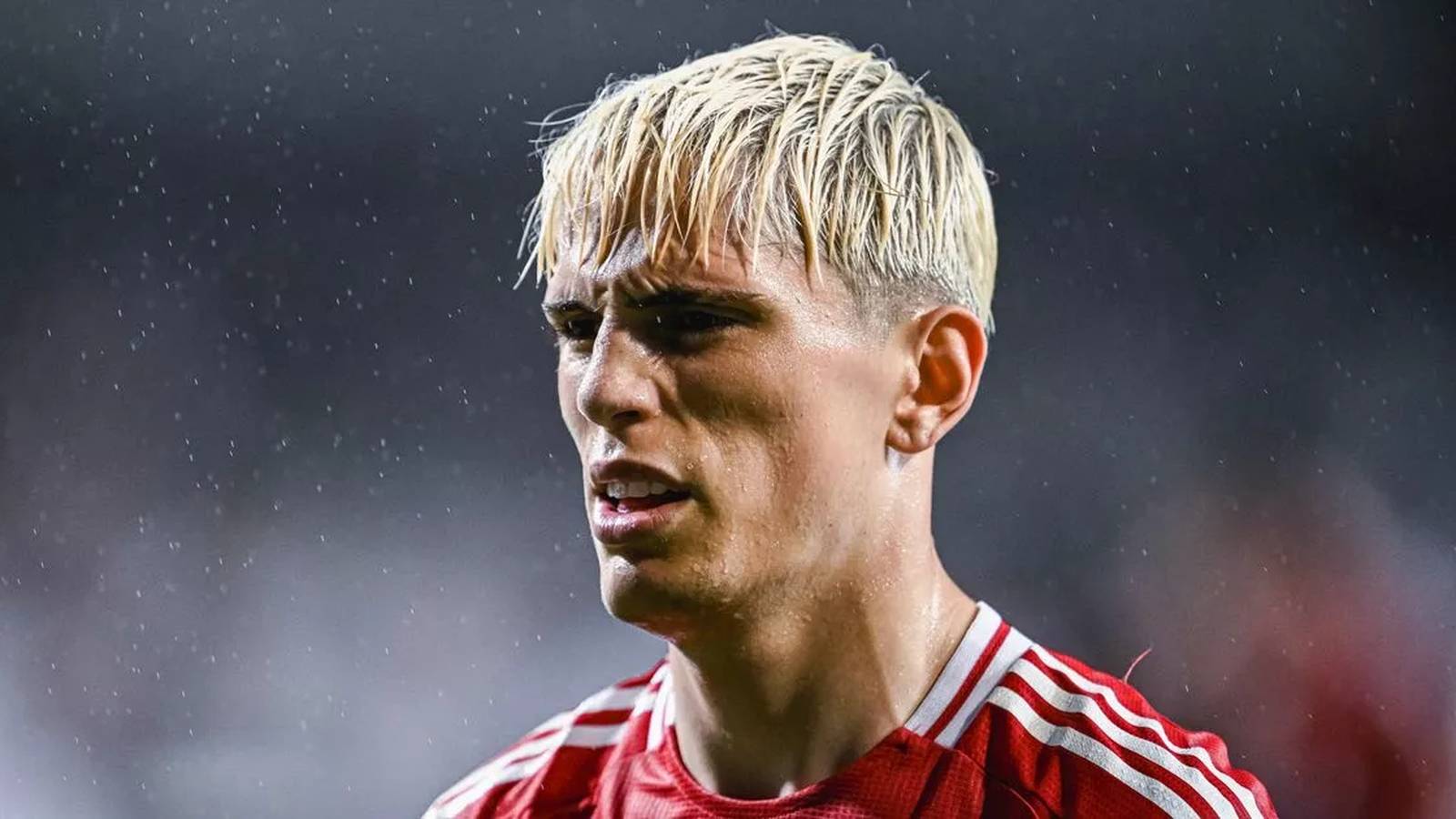 Alejandro Garnacho's imminent departure from Manchester United to Chelsea highlights the growing instability at Old Trafford under Ruben Amorim's management.