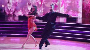 Charli D’Amelio Electrifies DWTS on TikTok Night, Setting the Stage Ablaze