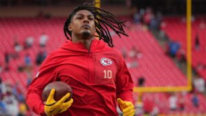 Chiefs Face Uncertainty as Isiah Pacheco’s MCL Injury Shakes Up Backfield Ahead of Bills Showdown